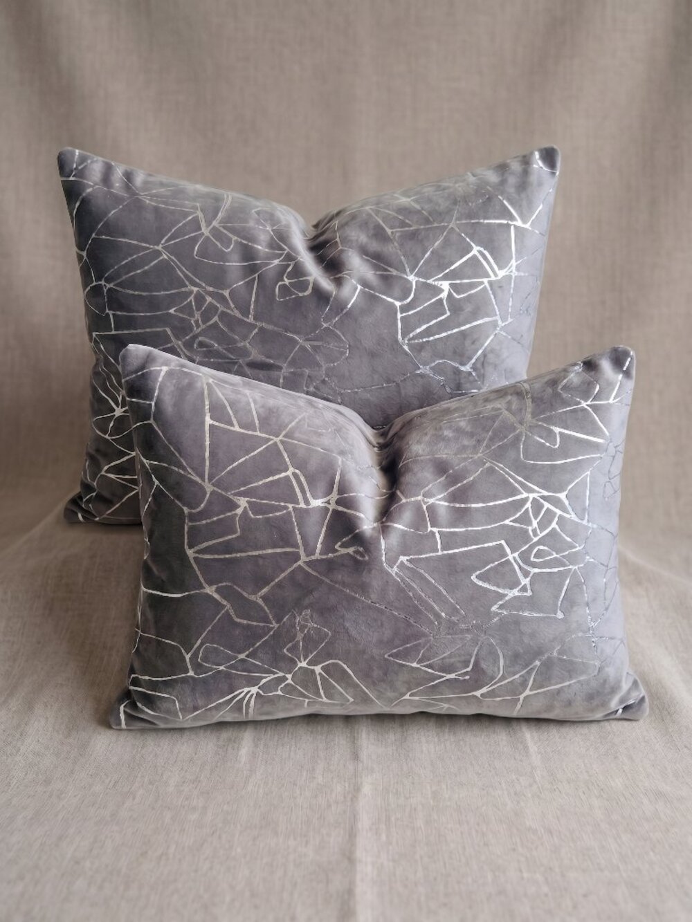 NWOT Set of 2 Charcoal Gray Silver Foil Geometric Lumbar Pillow Covers 19"x12"